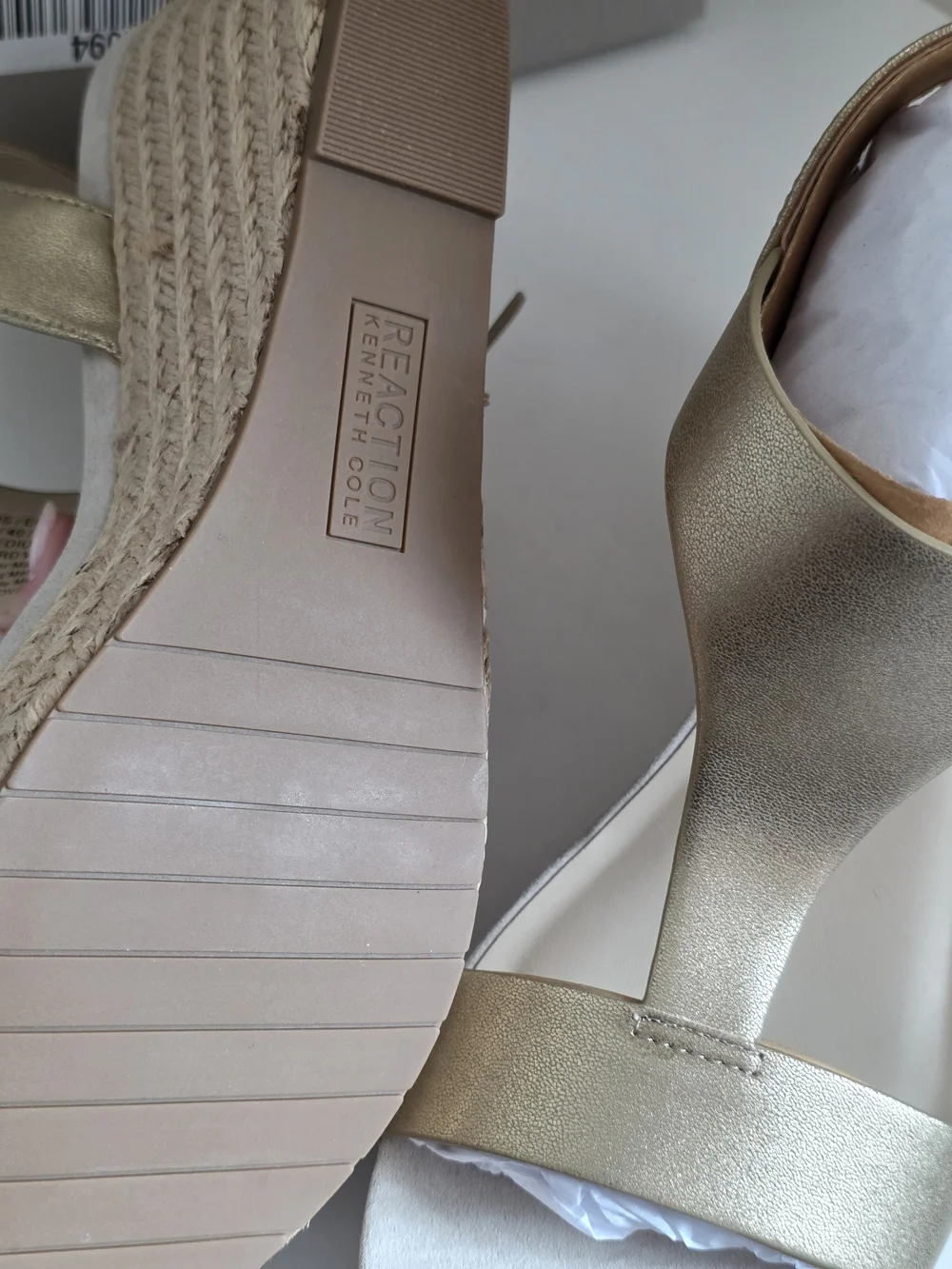Reaction Kenneth Cole Gold Espadrille Wedge Sandals Size 9